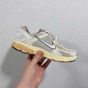 Nike vomero 5 Cream, Beige & Yellow Sole